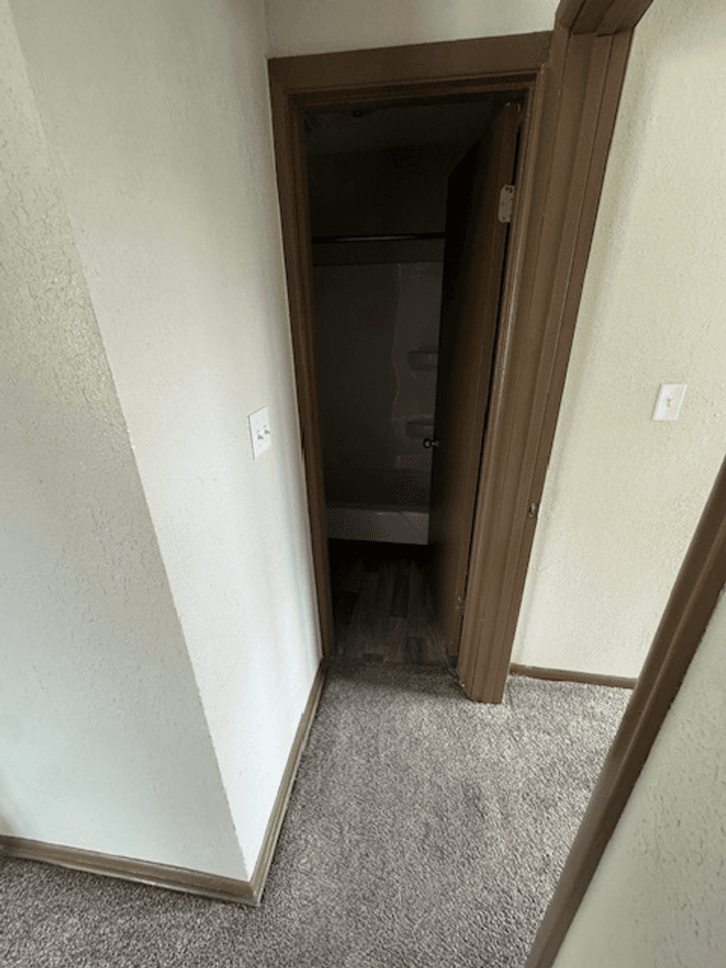 Des Moines Apartment: 2519 Clarkson Ave