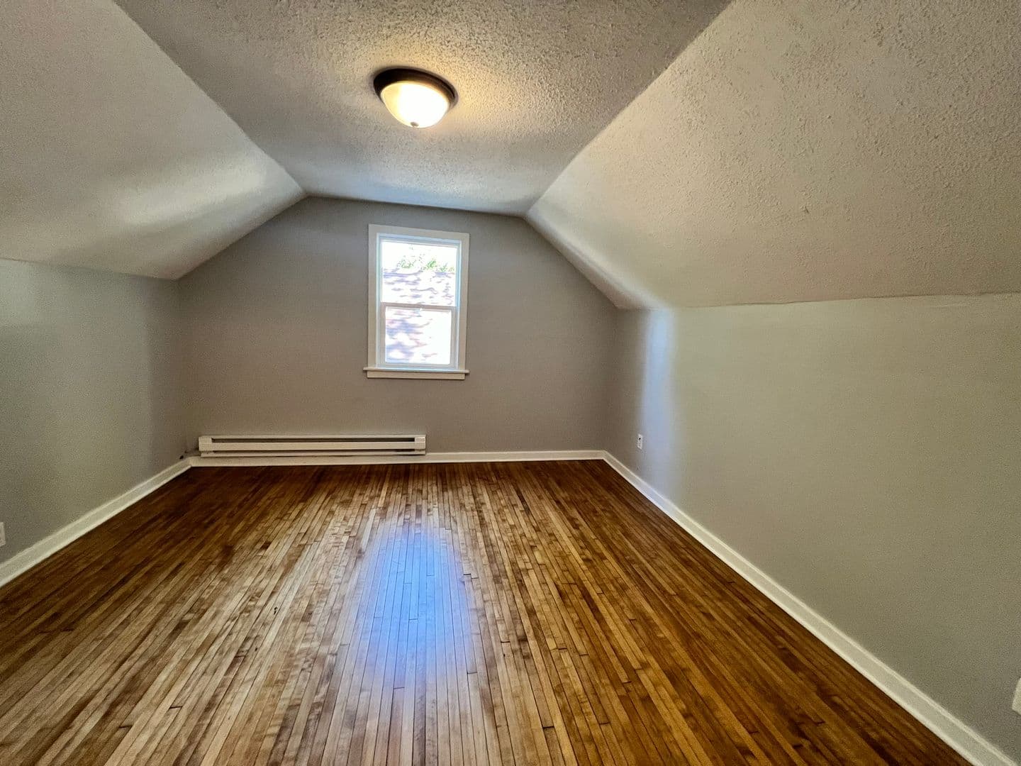 Cottage Grove House: 7431 Langly Avenue S