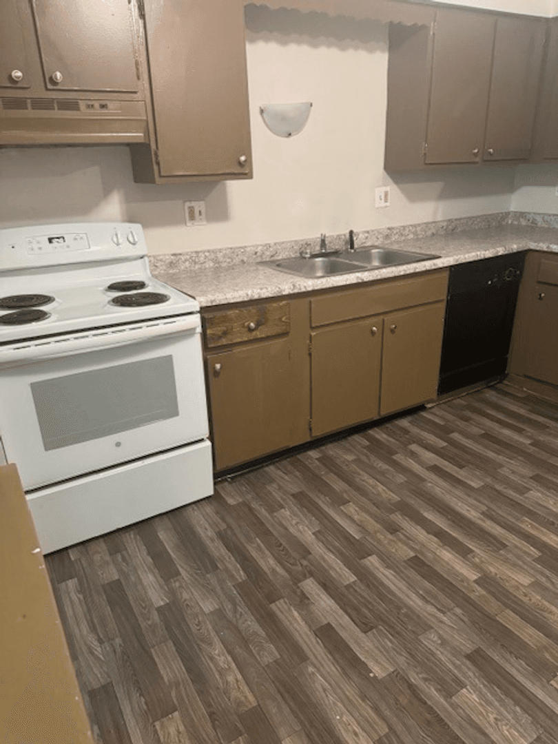 Des Moines Apartment: 2525-2535 Clarkson Ave