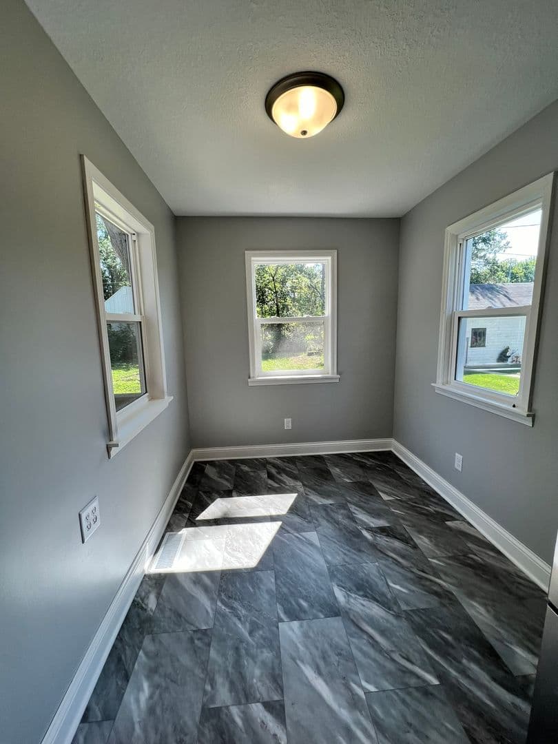 Cottage Grove House: 7431 Langly Avenue S