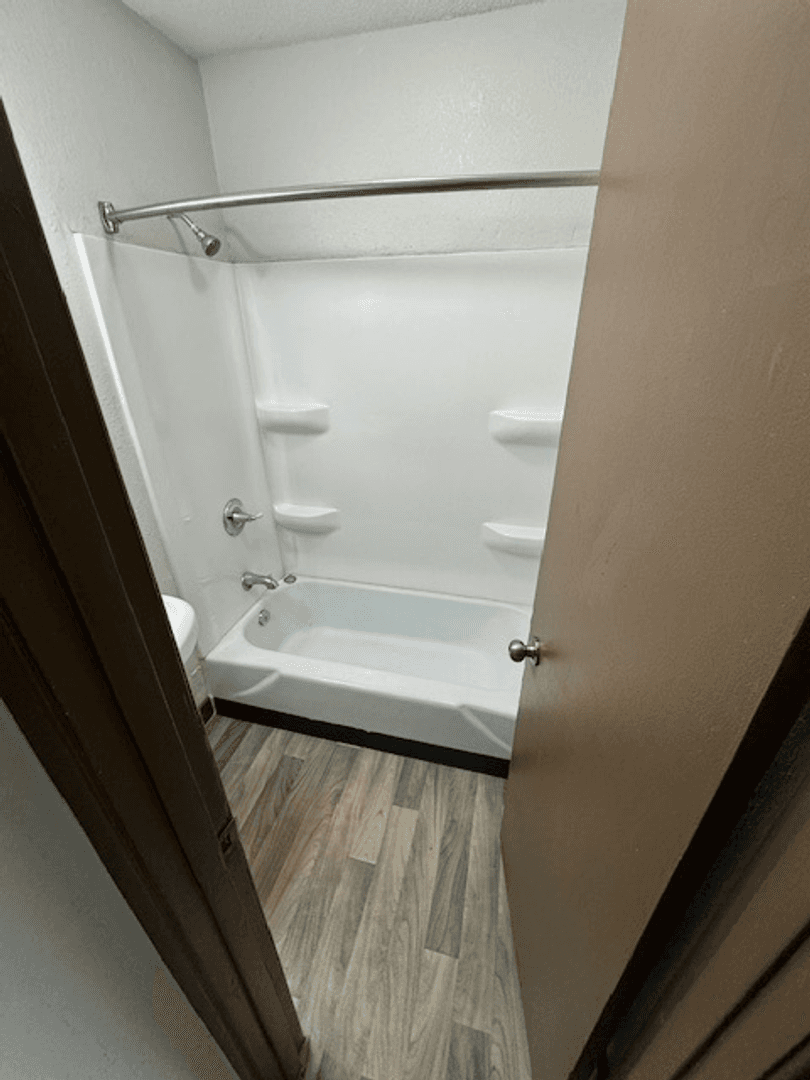 Des Moines Apartment: 2519 Clarkson Ave