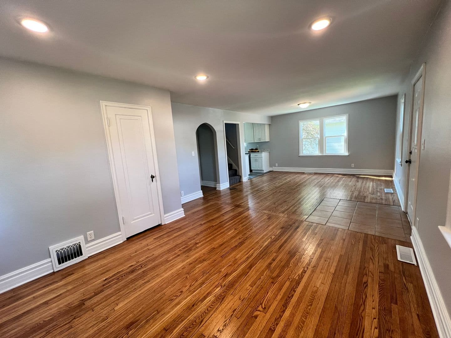 Cottage Grove House: 7431 Langly Avenue S