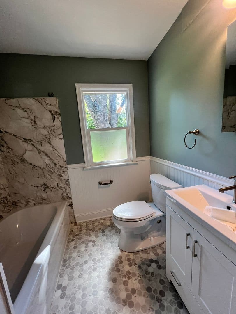 Cottage Grove House: 7431 Langly Avenue S