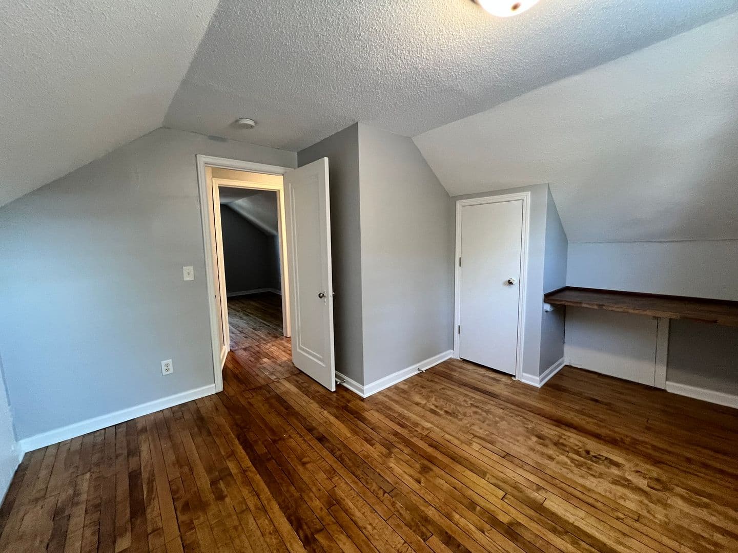 Cottage Grove House: 7431 Langly Avenue S
