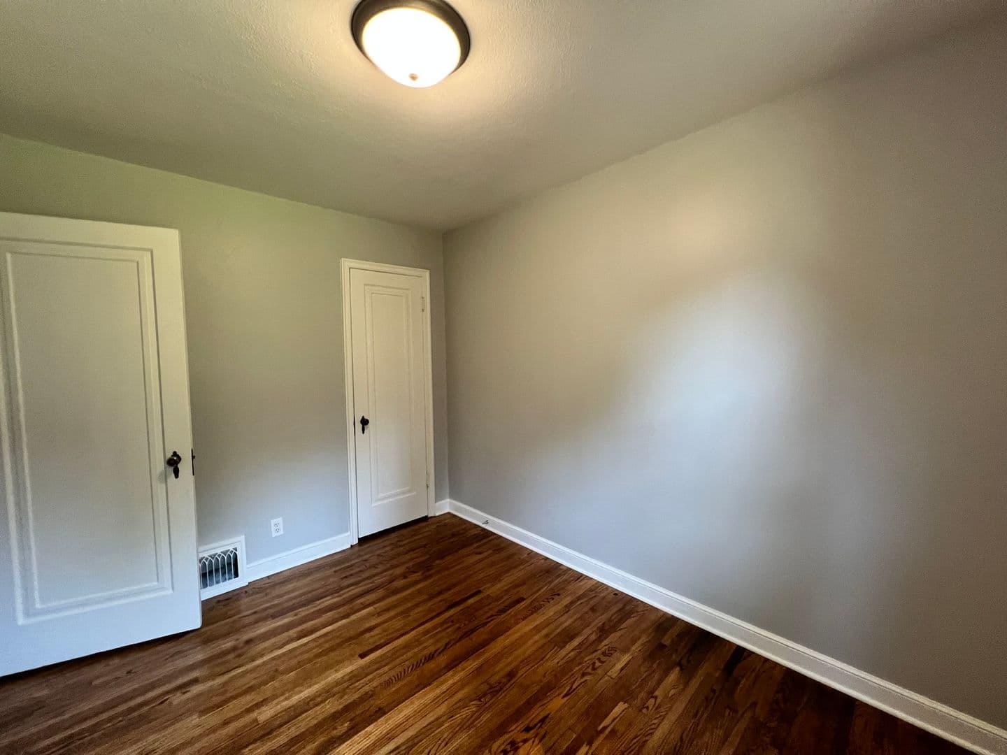 Cottage Grove House: 7431 Langly Avenue S