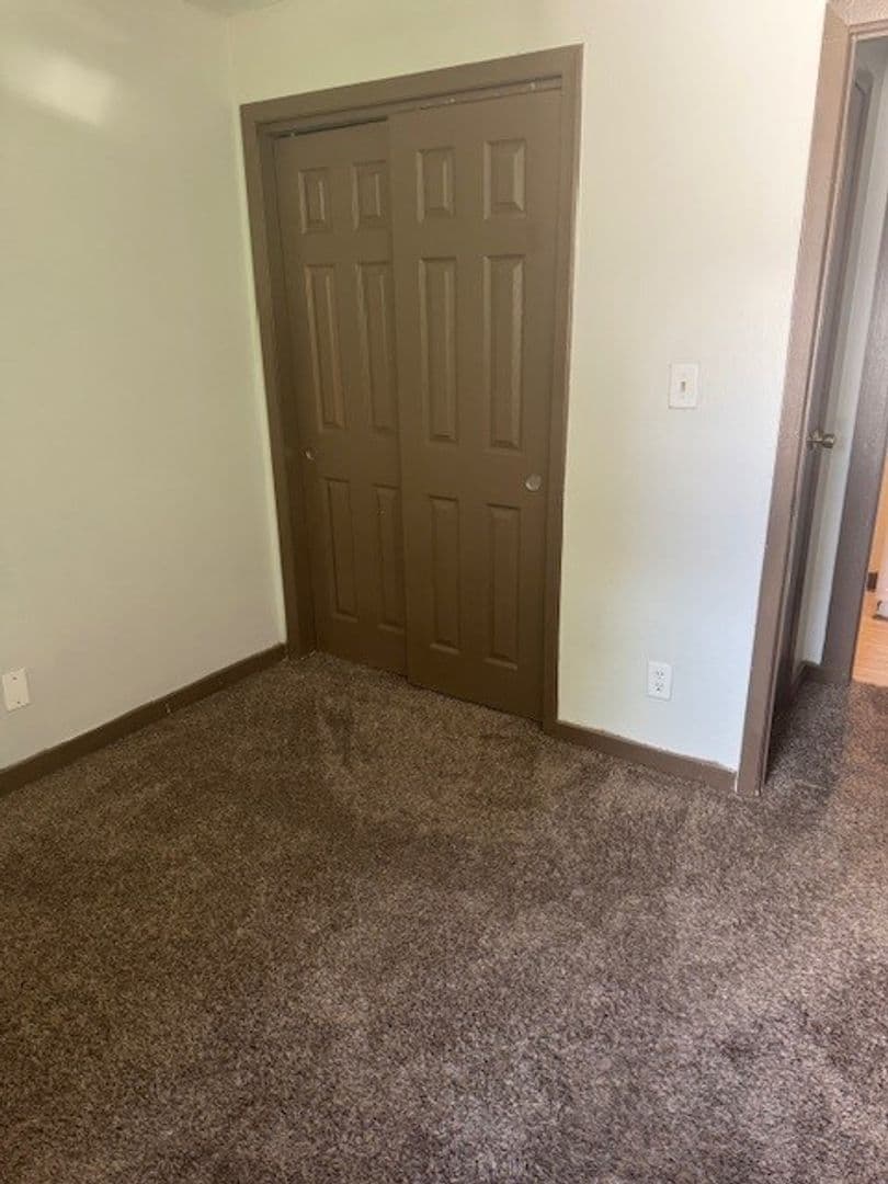 Des Moines Apartment: 2525-2535 Clarkson Ave