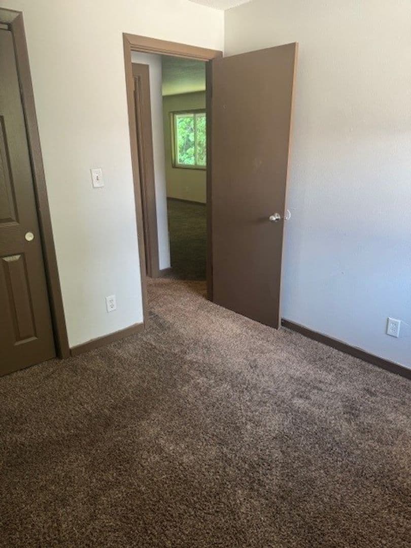 Des Moines Apartment: 2525-2535 Clarkson Ave
