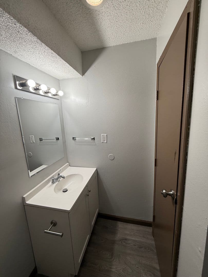 Des Moines Apartment: 2525-2535 Clarkson Ave