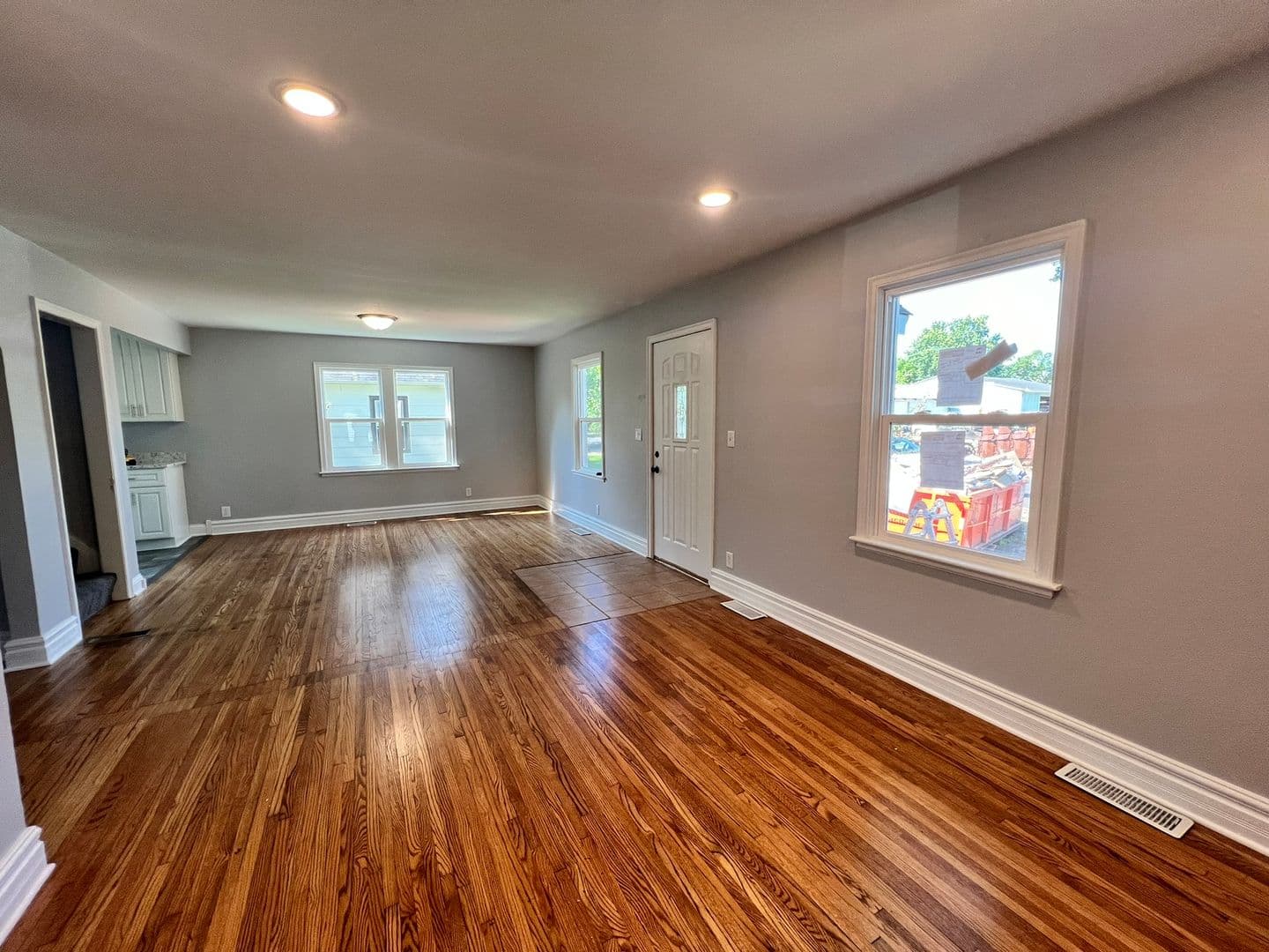 Cottage Grove House: 7431 Langly Avenue S