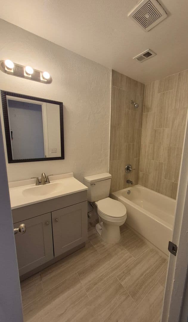 Ormond Beach House: 378 Collins Street