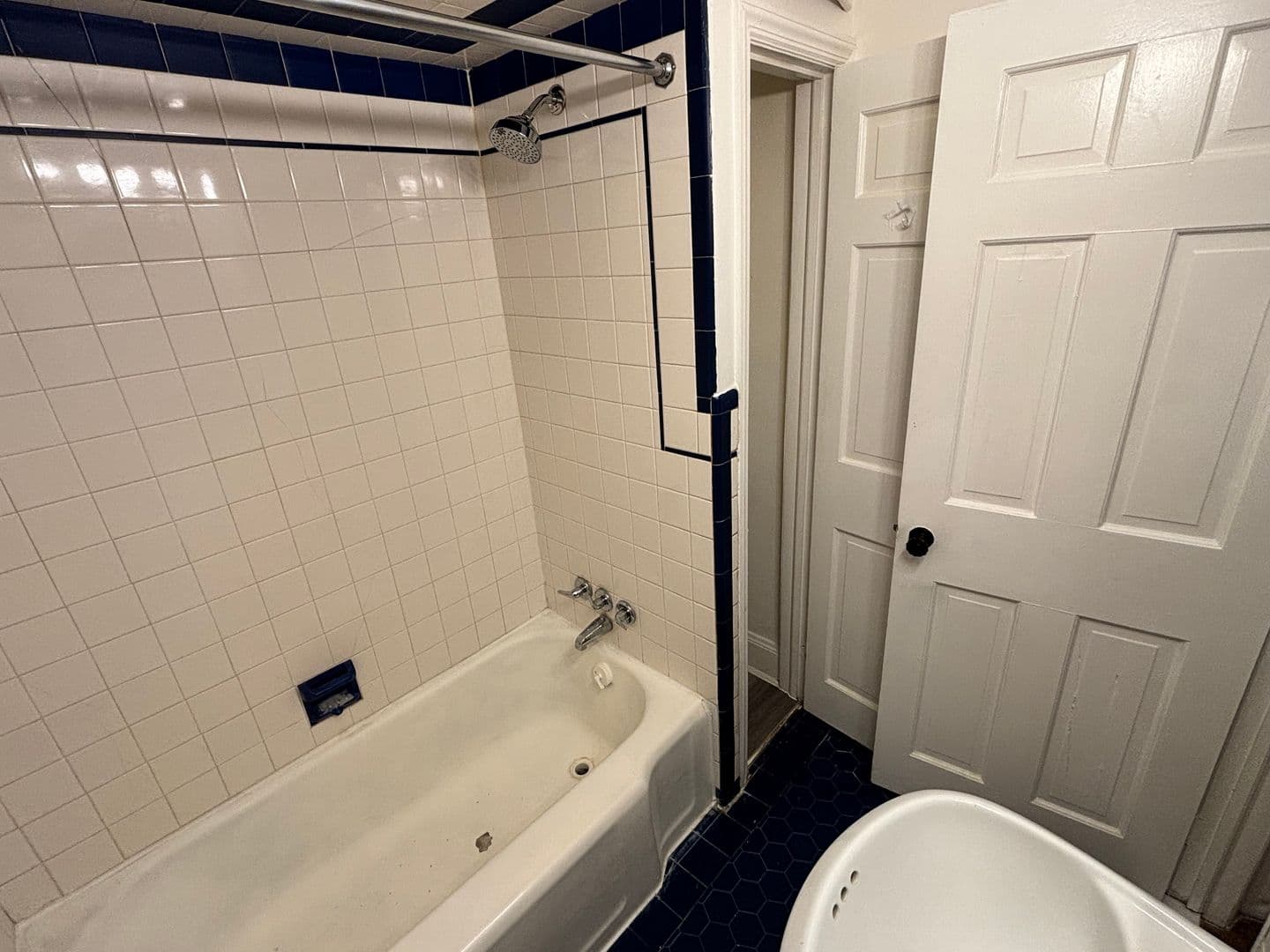 Allentown Apartment: 809-811 W. Linden Street