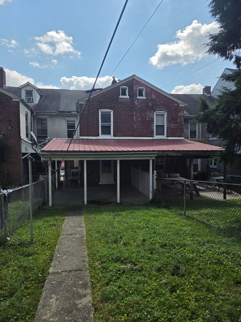 Fountain Hill House: 1005 Seneca Street