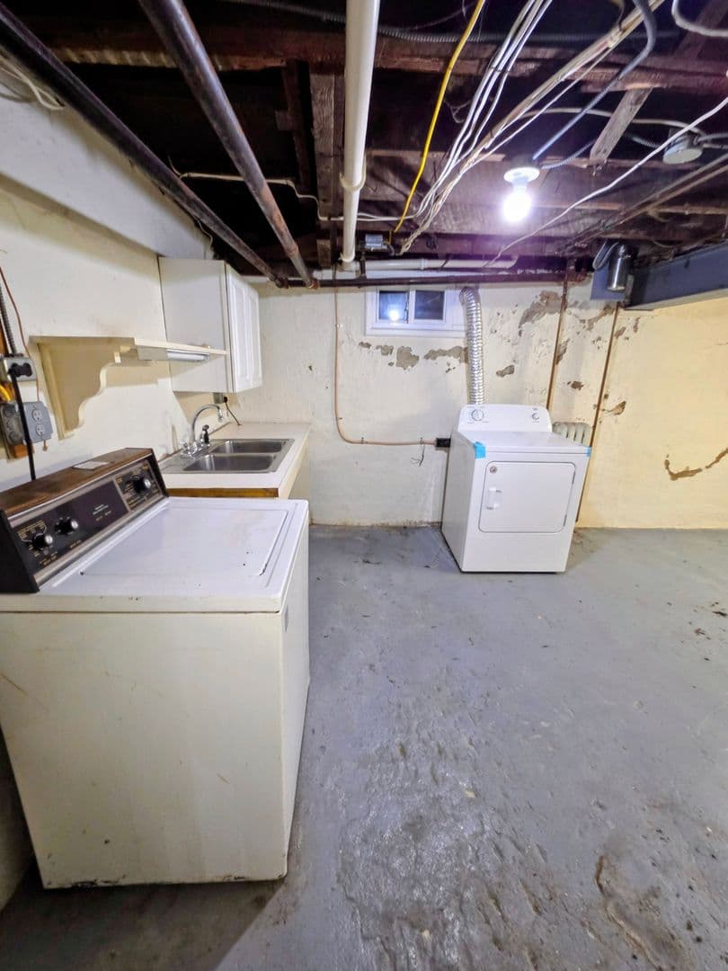 Fountain Hill House: 1005 Seneca Street