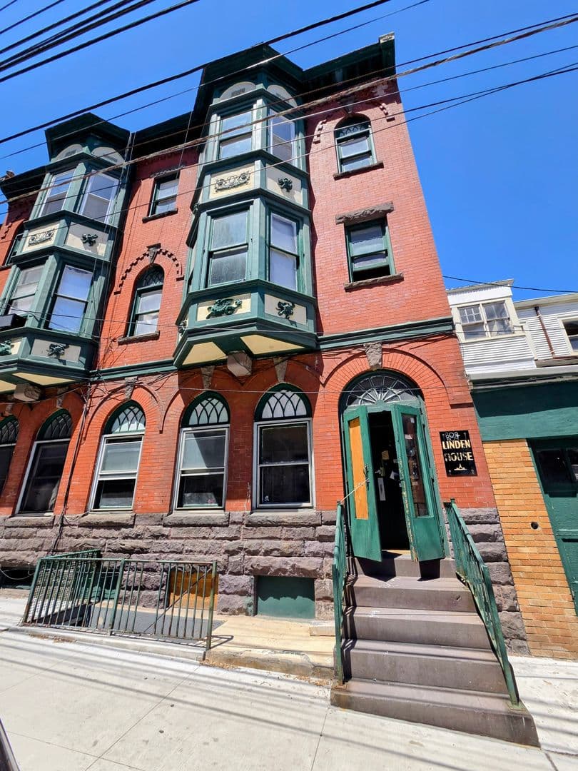 Allentown Apartment: 809-811 W. Linden Street