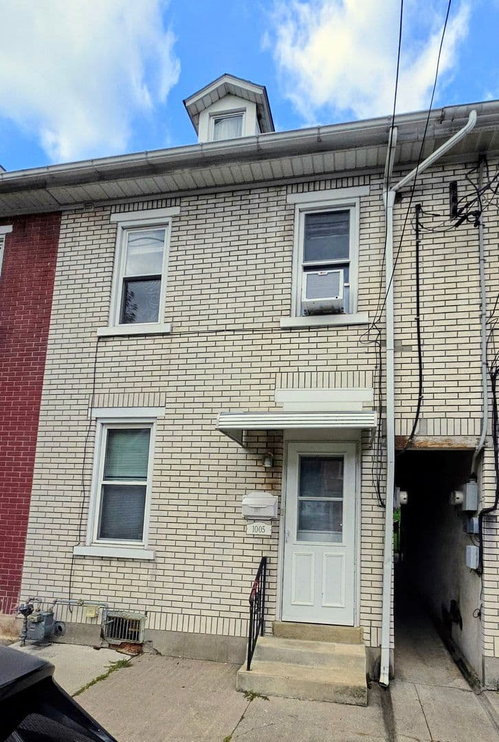 Fountain Hill House: 1005 Seneca Street
