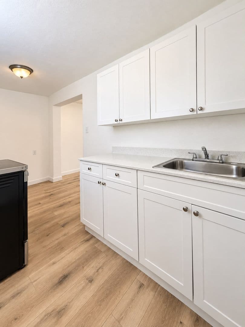 Hallandale Beach Apartment: 840 NW 10th St