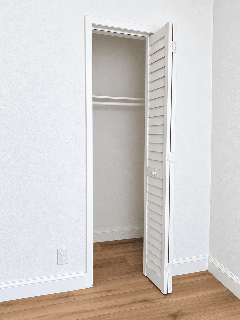 Hallandale Beach Apartment: 539 NW 1st Ave