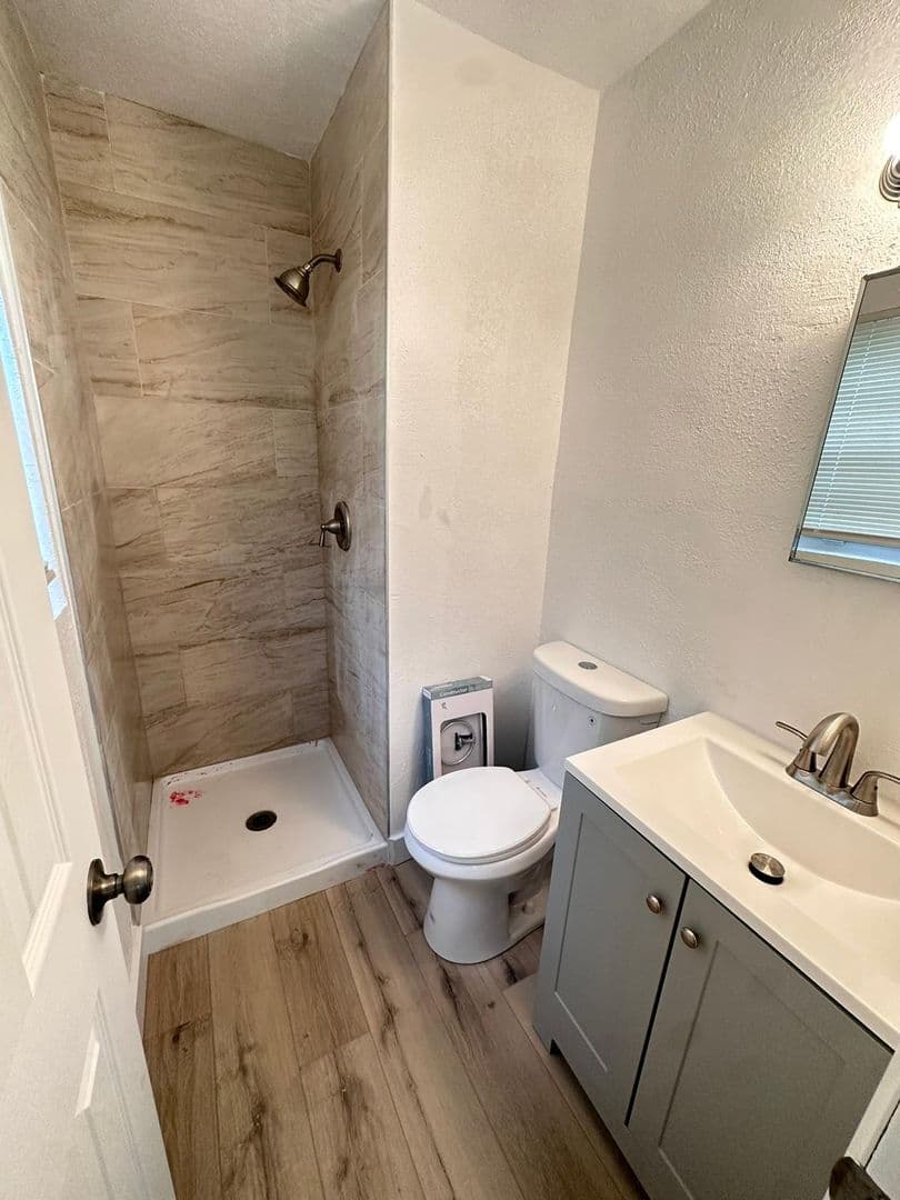 Hallandale Beach Apartment: 539 NW 1st Ave