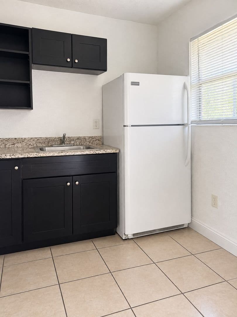 Miami Gardens Apartment: 1990 NW 183rd St