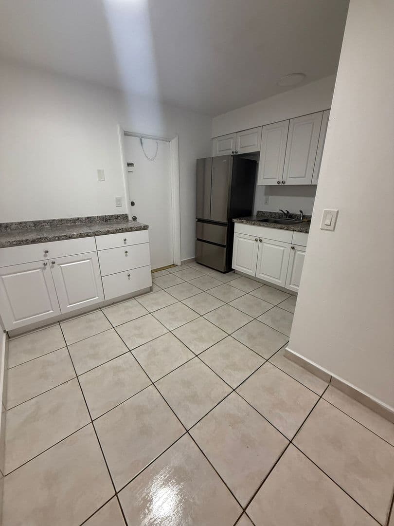 Hallandale Beach Apartment: 624-626 SW 7th Ave