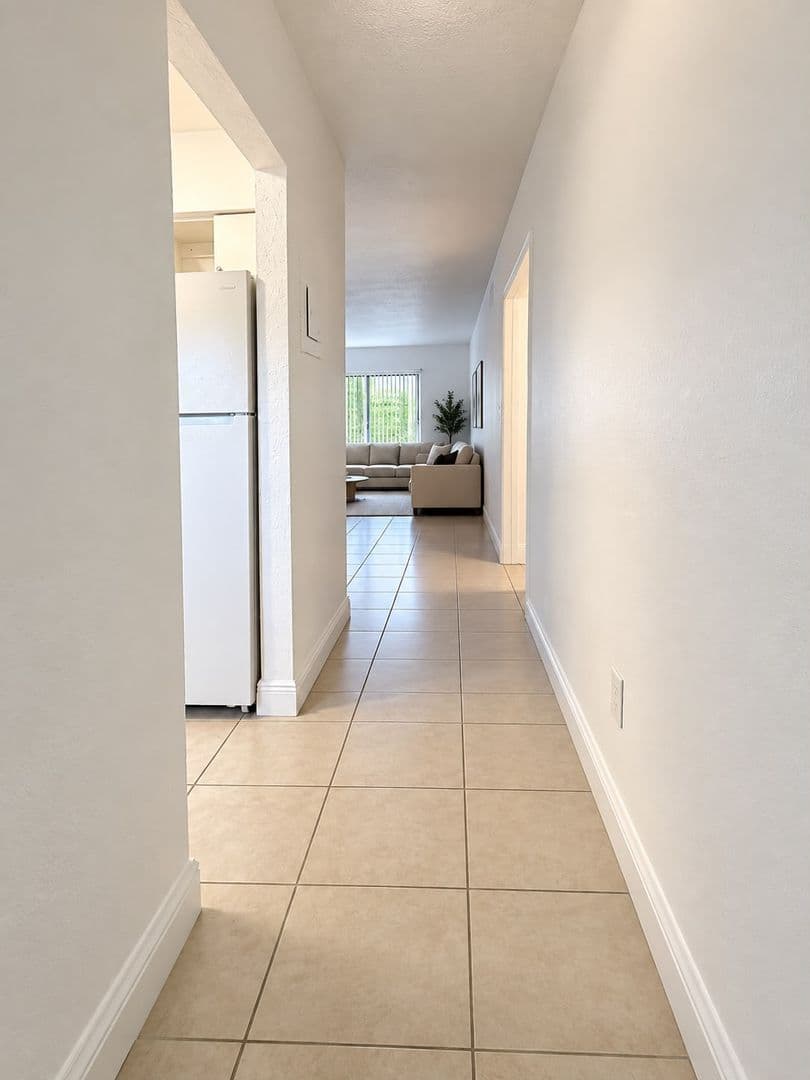 Miami Gardens Apartment: 18200 NW 20th Ave