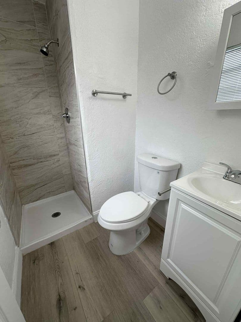 Hallandale Beach Apartment: 539 NW 1st Ave