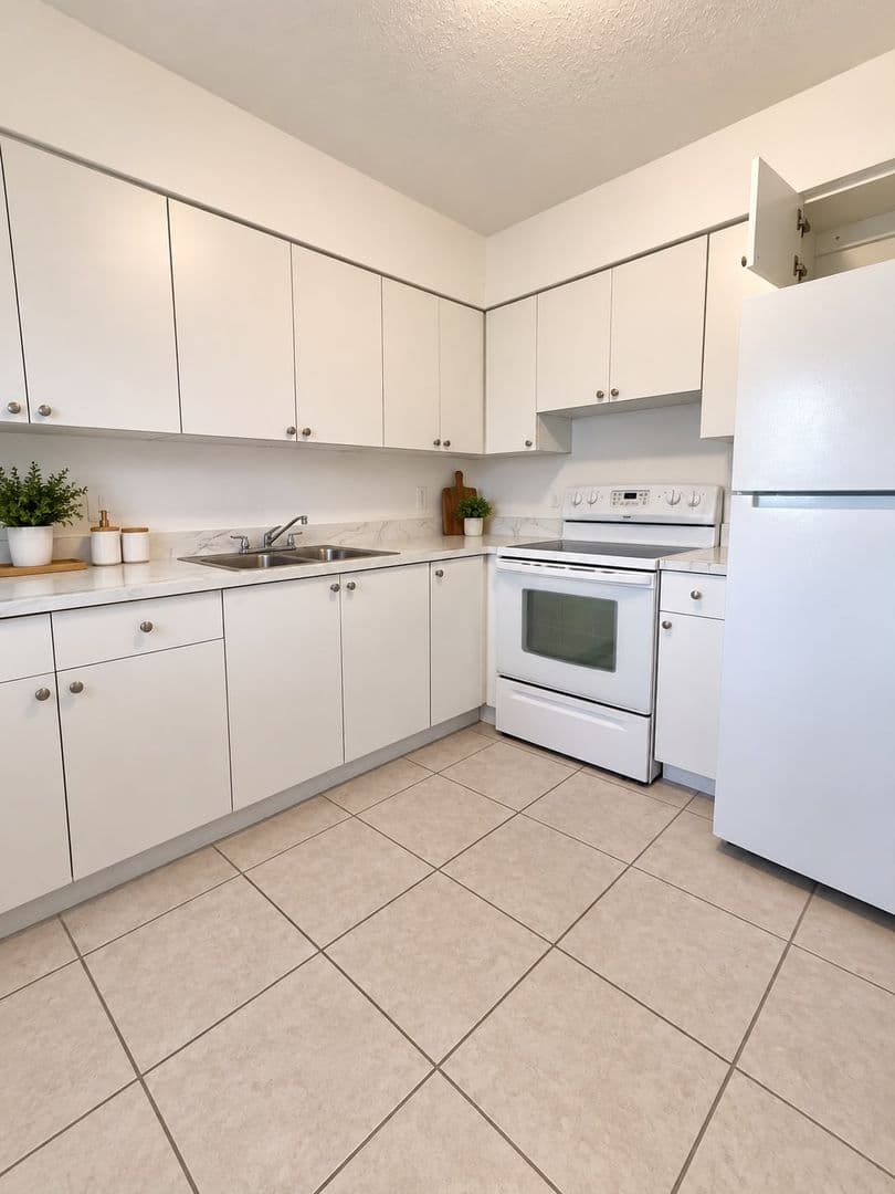 Miami Gardens Apartment: 18200 NW 20th Ave