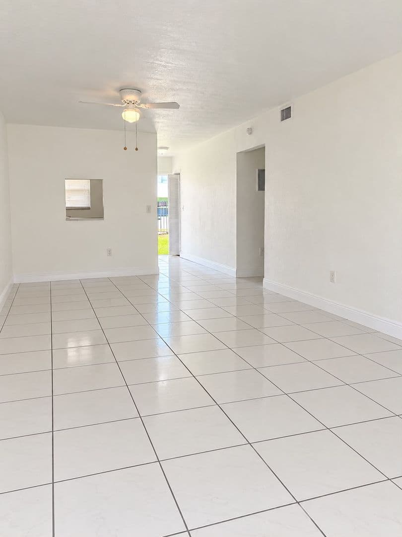 Miami Gardens Apartment: 1990 NW 183rd St