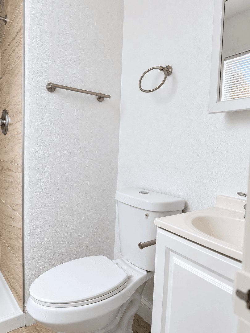 Hallandale Beach Apartment: 539 NW 1st Ave