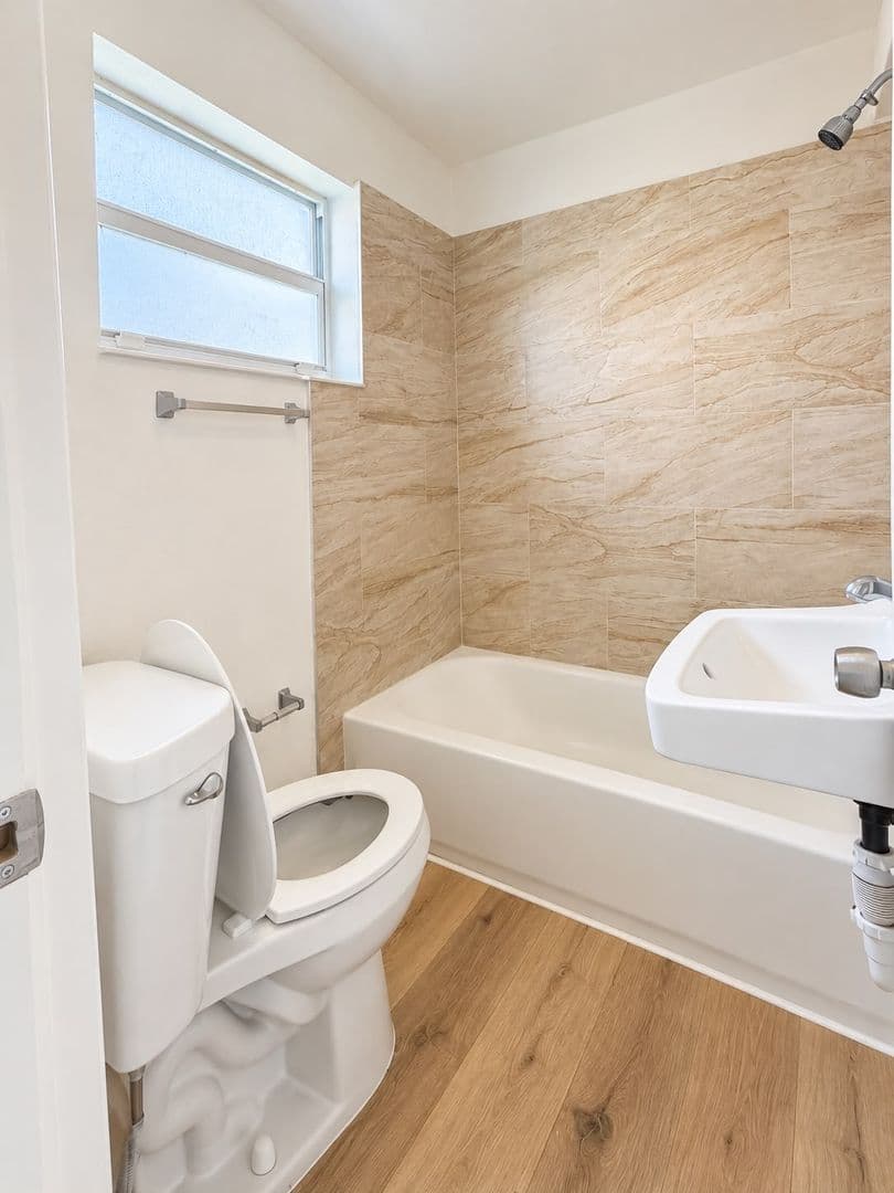 Hallandale Beach Apartment: 840 NW 10th St