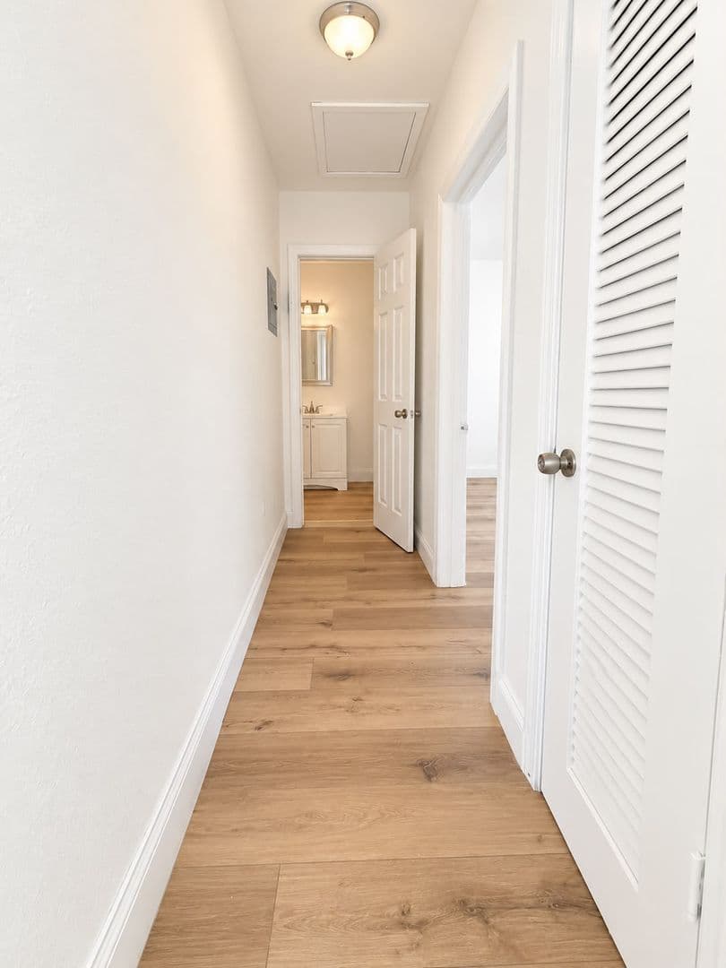 Hollywood Apartment: 1903 Thomas St