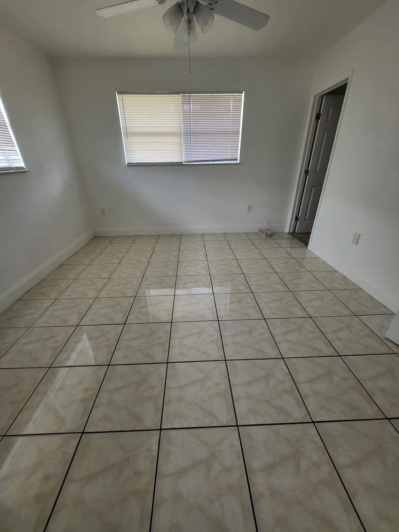 Miami Gardens Apartment: 1990 NW 183rd St