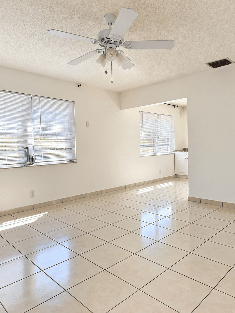 Hallandale Beach Apartment: 624-626 SW 7th Ave