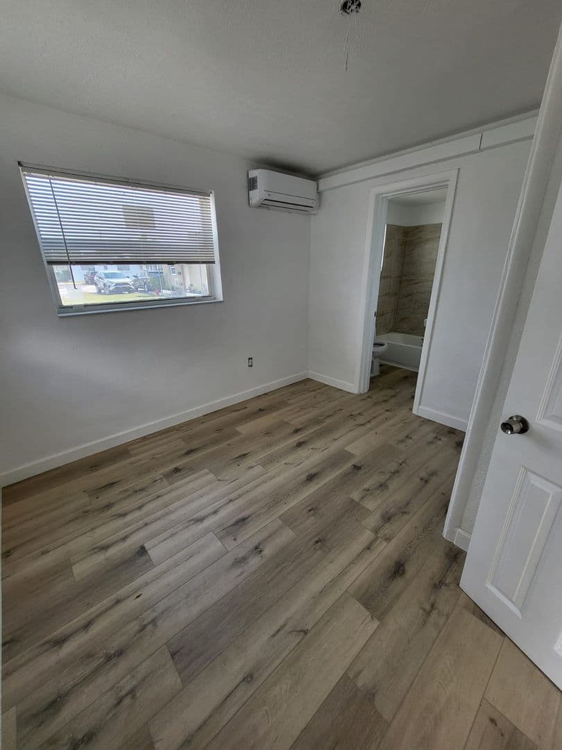 Hallandale Beach Apartment: 840 NW 10th St