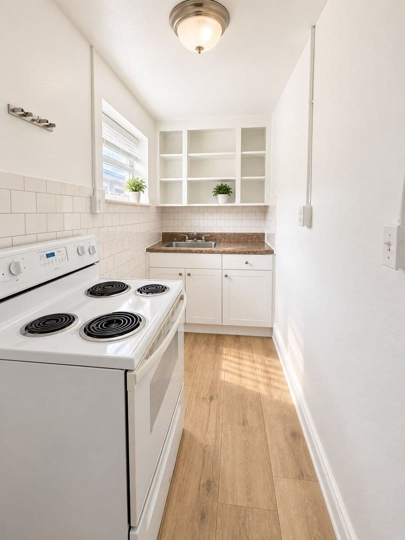 Hallandale Beach Apartment: 840 NW 10th St