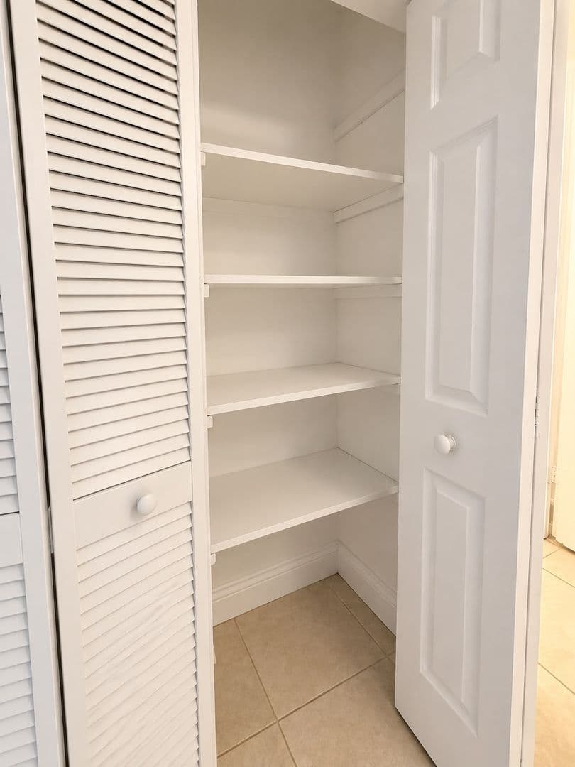 Miami Gardens Apartment: 18200 NW 20th Ave