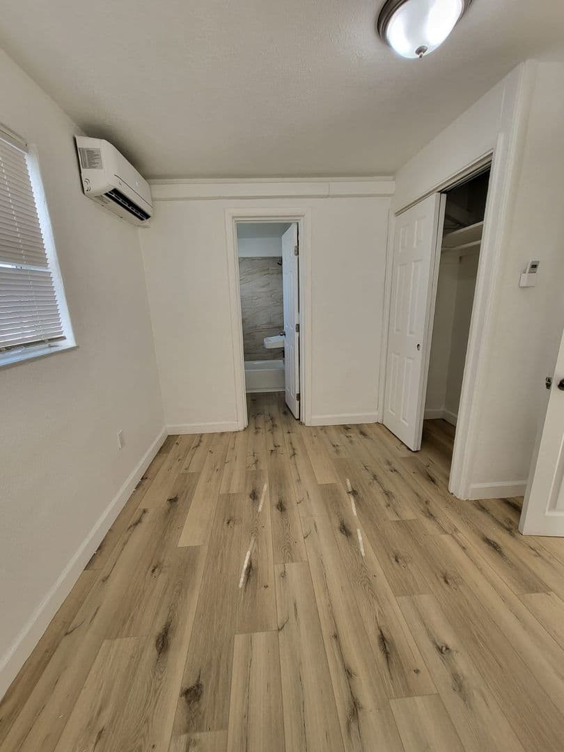 Hallandale Beach Apartment: 840 NW 10th St