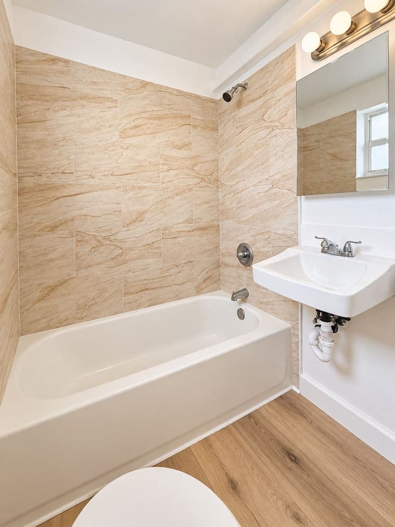 Hallandale Beach Apartment: 840 NW 10th St