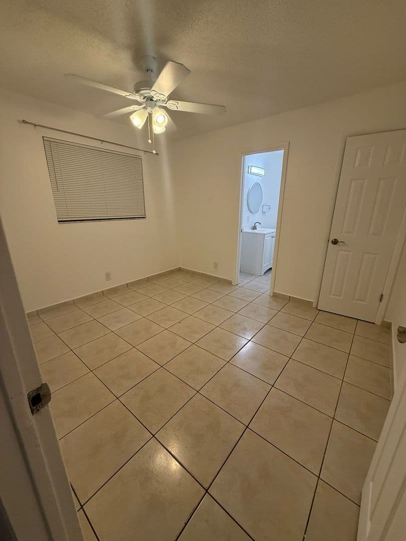 Hallandale Beach Apartment: 624-626 SW 7th Ave