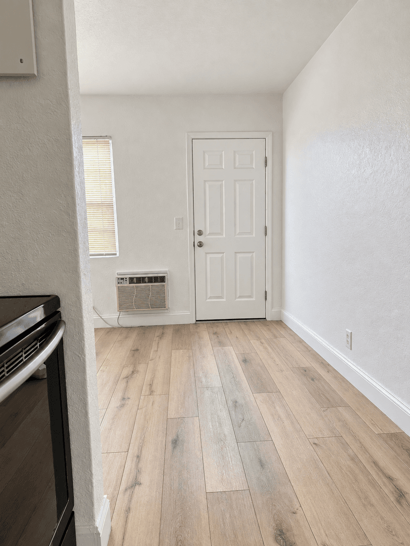 Hallandale Beach Apartment: 539 NW 1st Ave