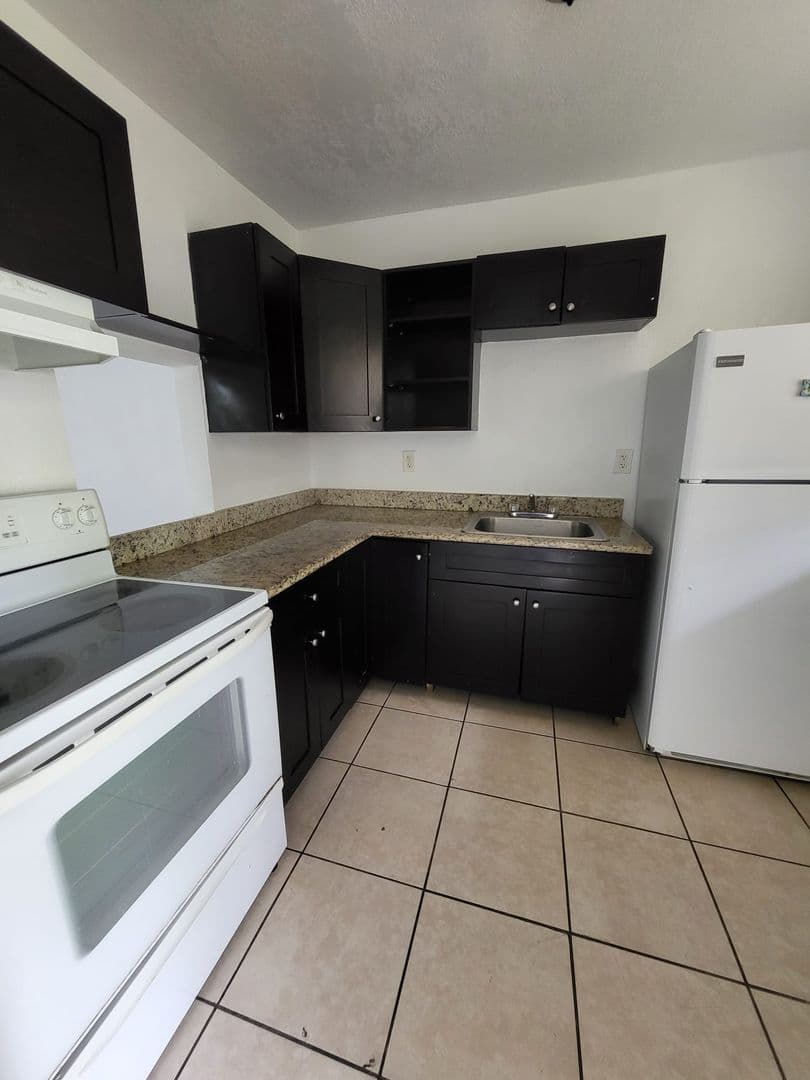 Miami Gardens Apartment: 1990 NW 183rd St
