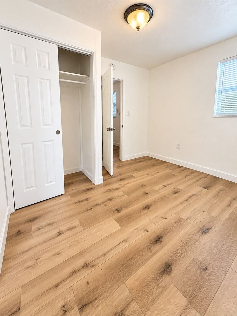 Hallandale Beach Apartment: 840 NW 10th St