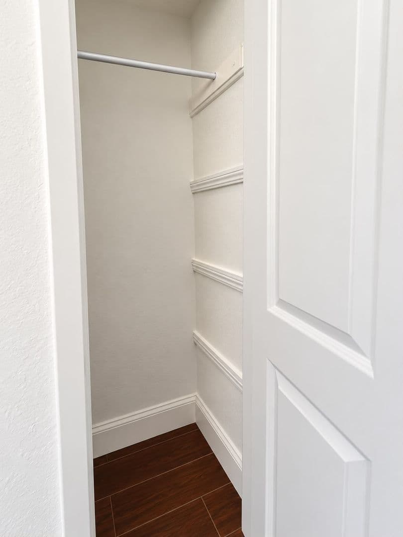 Hollywood Apartment: 1903 Thomas St