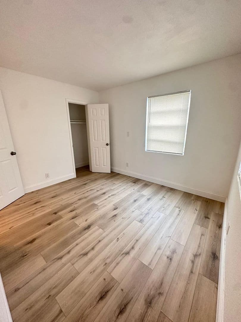 Hallandale Beach Apartment: 539 NW 1st Ave