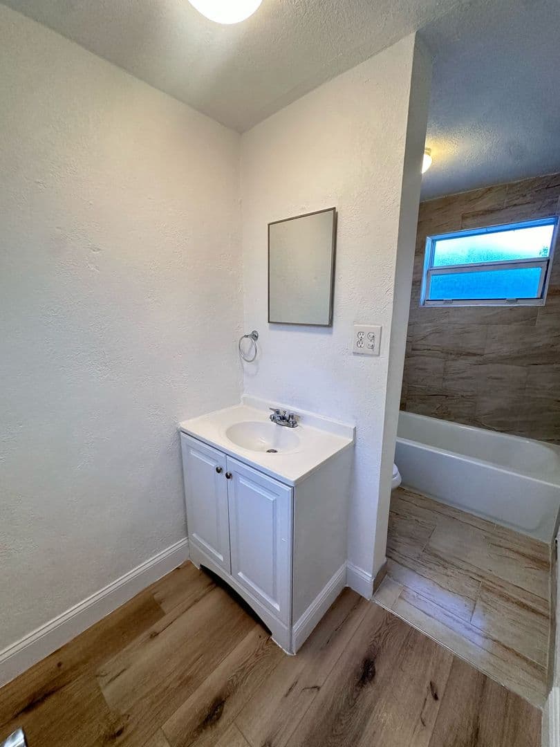 Hallandale Beach Apartment: 840 NW 10th St