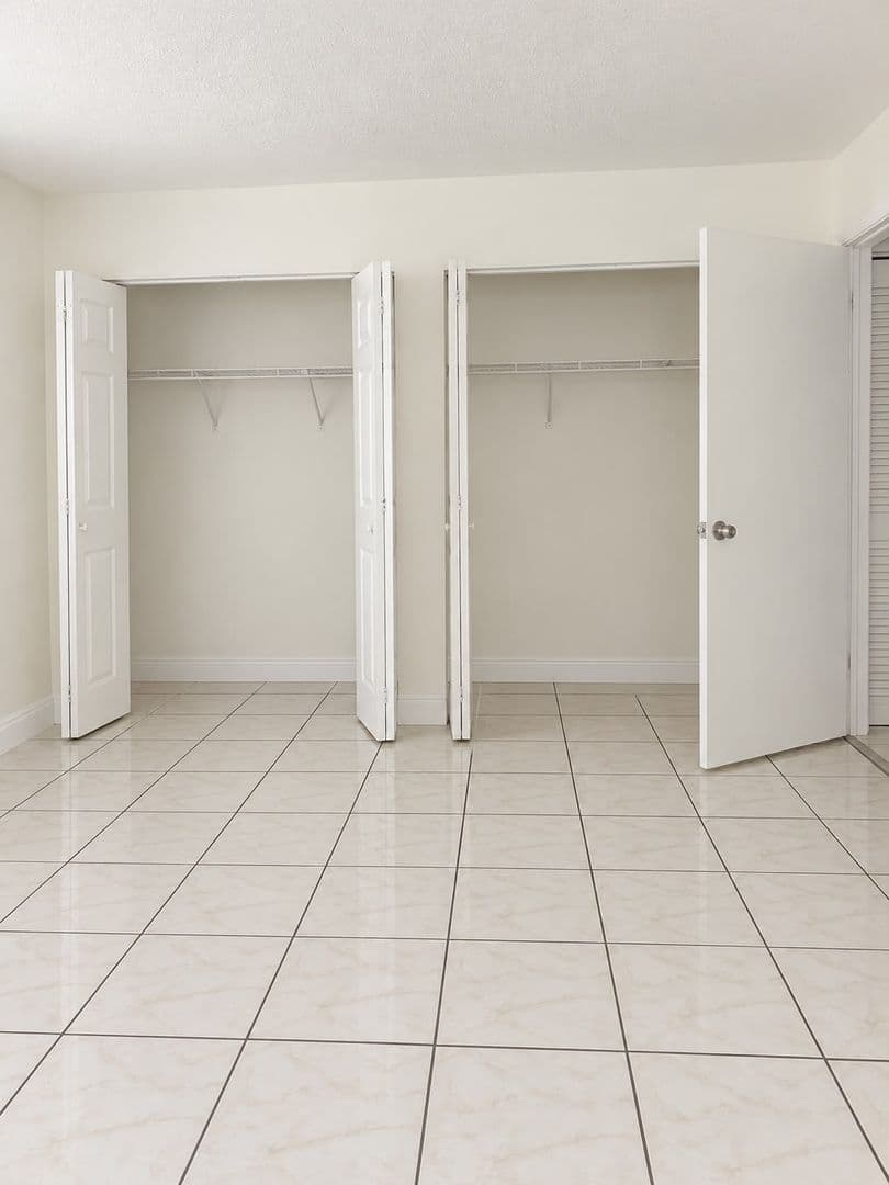 Miami Gardens Apartment: 1990 NW 183rd St