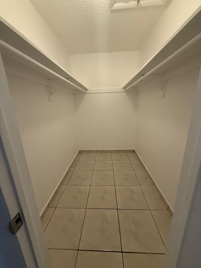 Hallandale Beach Apartment: 624-626 SW 7th Ave