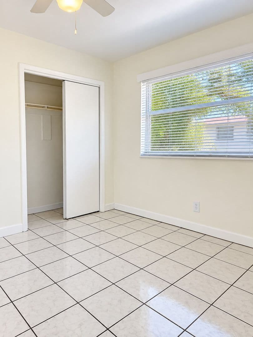 Dania Beach Apartment: 125 SW 5th CT