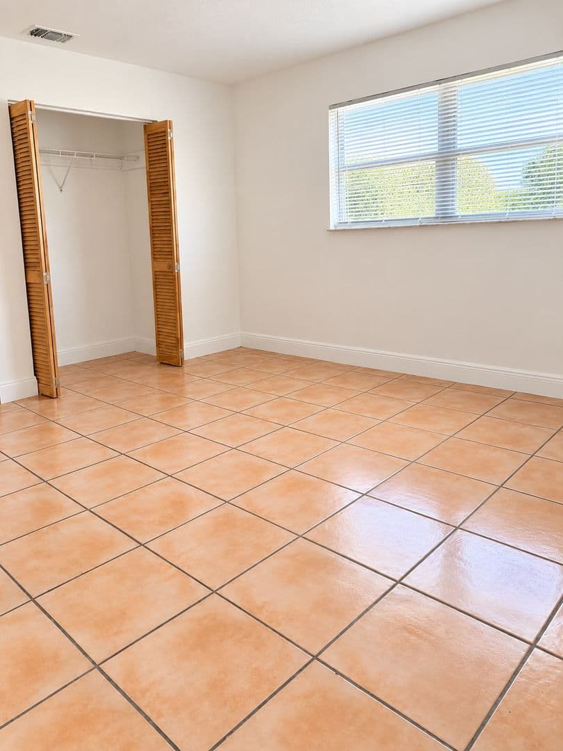 Miami Gardens Apartment: 1990 NW 183rd St