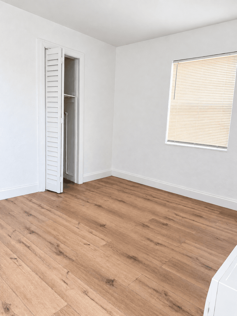 Hallandale Beach Apartment: 539 NW 1st Ave